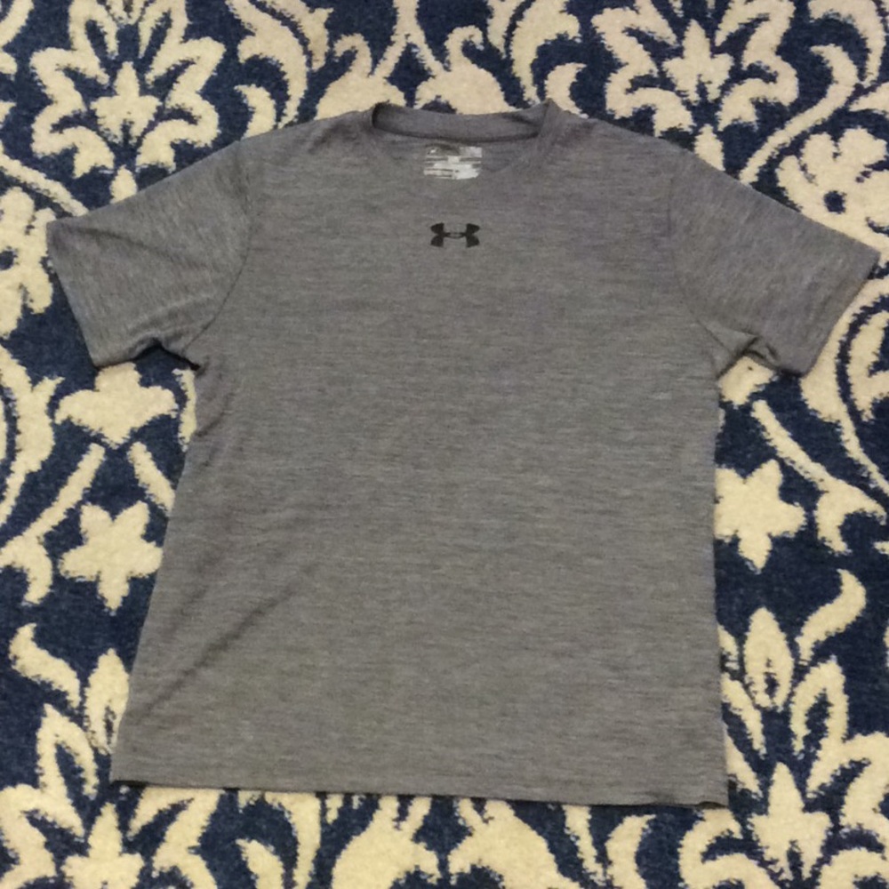 Used Under Armour boys T-shirt